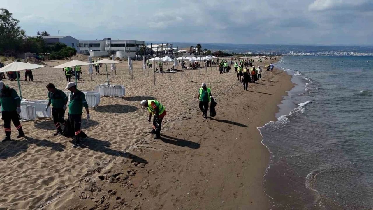 Mersin&rsquo;de sahiller &ccedil;evre haftasında temizlendi
