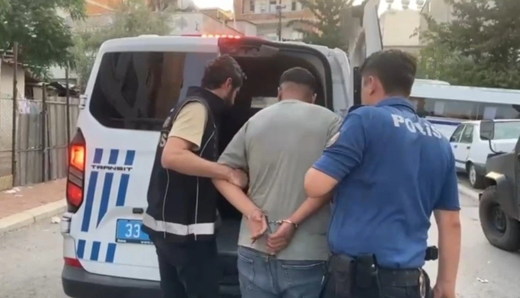 Mersin&rsquo;de uyuşturucu kullanıcılarına şafak operasyonu: 42 g&ouml;zaltı
