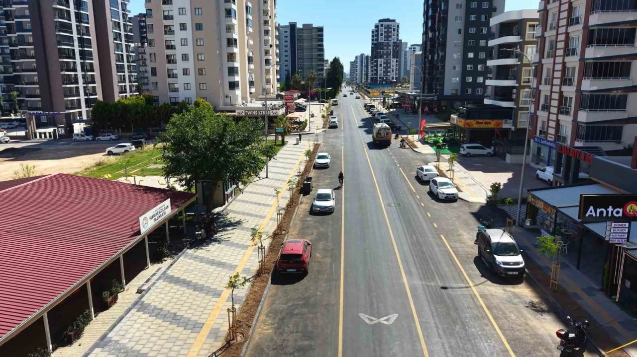 Mersin&rsquo;de yenilenen cadde 420 ağa&ccedil;la buluştu
