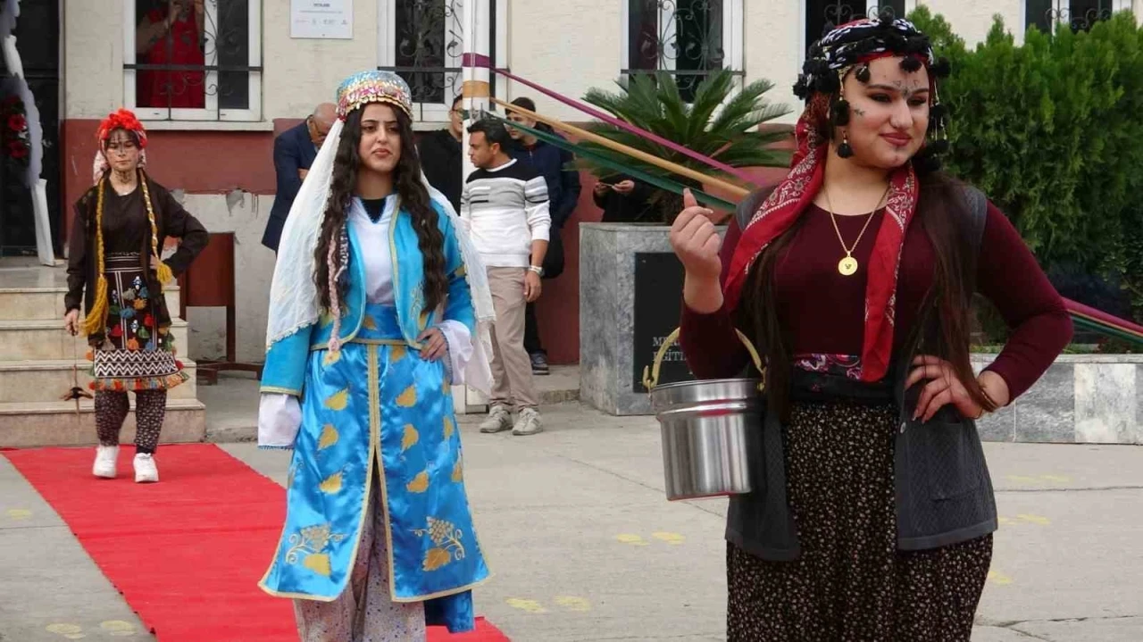 Mersin&rsquo;de &rsquo;Y&ouml;r&uuml;k G&ouml;&ccedil;er K&uuml;lt&uuml;r Kalır&rsquo; ş&ouml;leni
