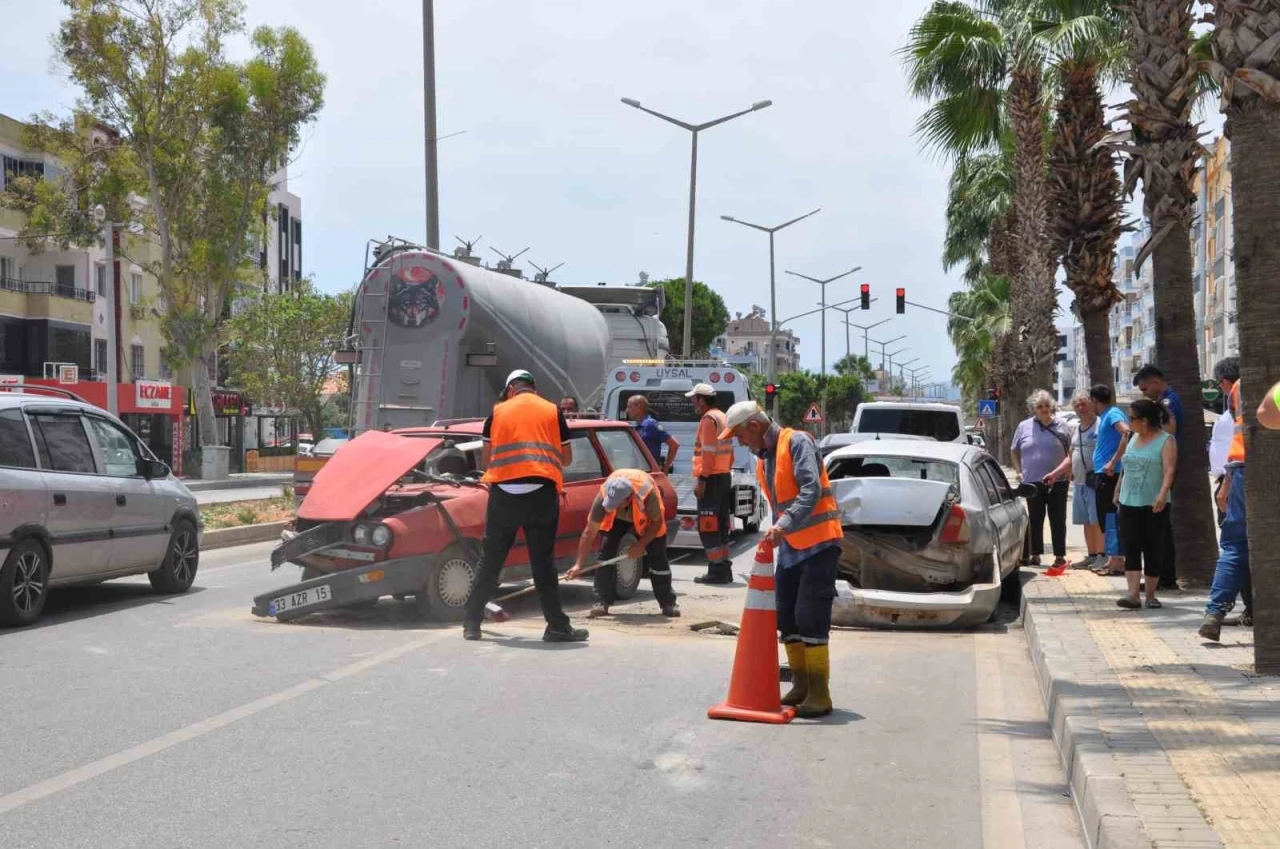 Mersin&rsquo;de zincirleme trafik kazası: 1 yaralı
