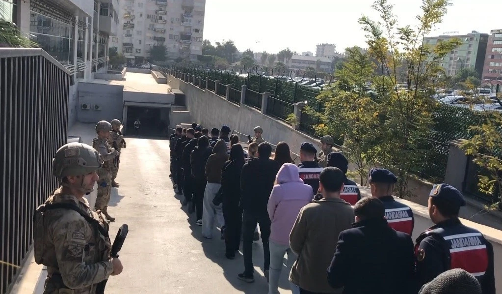 Mersin’deki kara para aklama ve yasadışı bahis operasyonu:4’ü hakem 32 şüpheli tutuklandı

