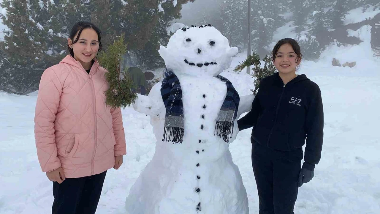 Mersin&rsquo;in y&uuml;ksek kesimlerinde kar sevinci
