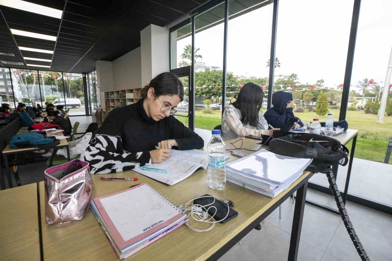 Mersin, &ouml;ğrenci dostu şehirler sıralamasında ikinci oldu
