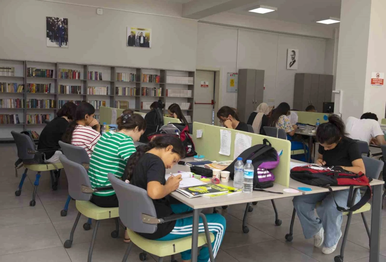Mersin, öğrencilerin gözdesi olmaya devam ediyor
