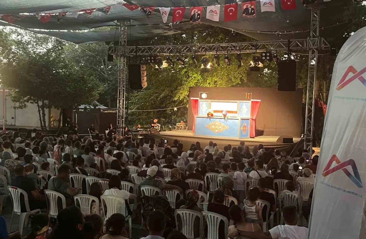 Mersin Şehir Tiyatrosu 13 il&ccedil;ede 4 binin &uuml;zerinde seyirciyle buluştu
