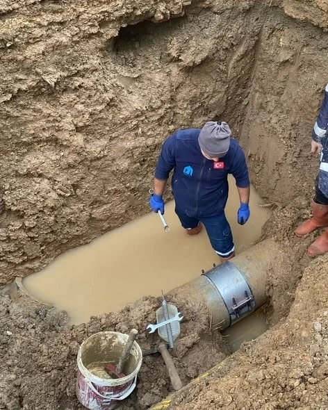 Merzifon’un eskiyen içme suyu hattı patlak verdi: Bir ayda 107 su arızası yaşandı
