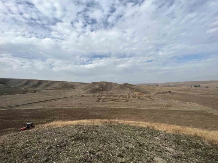 Merzifonlu &ccedil;ift&ccedil;iden tarlada 100. yıl kutlaması
