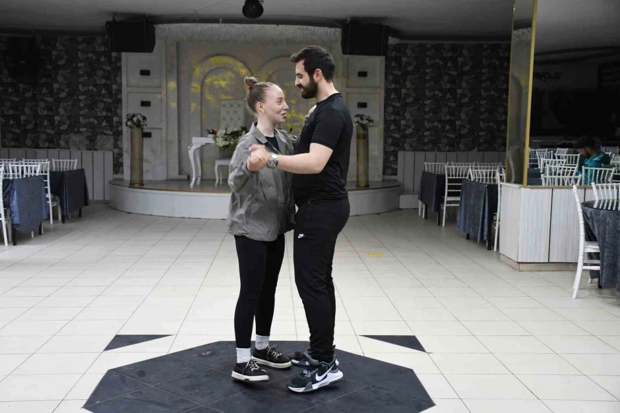 Mesafe tanımayan aşk, Ukraynalı gelinin zeybeği ile taçlanacak
