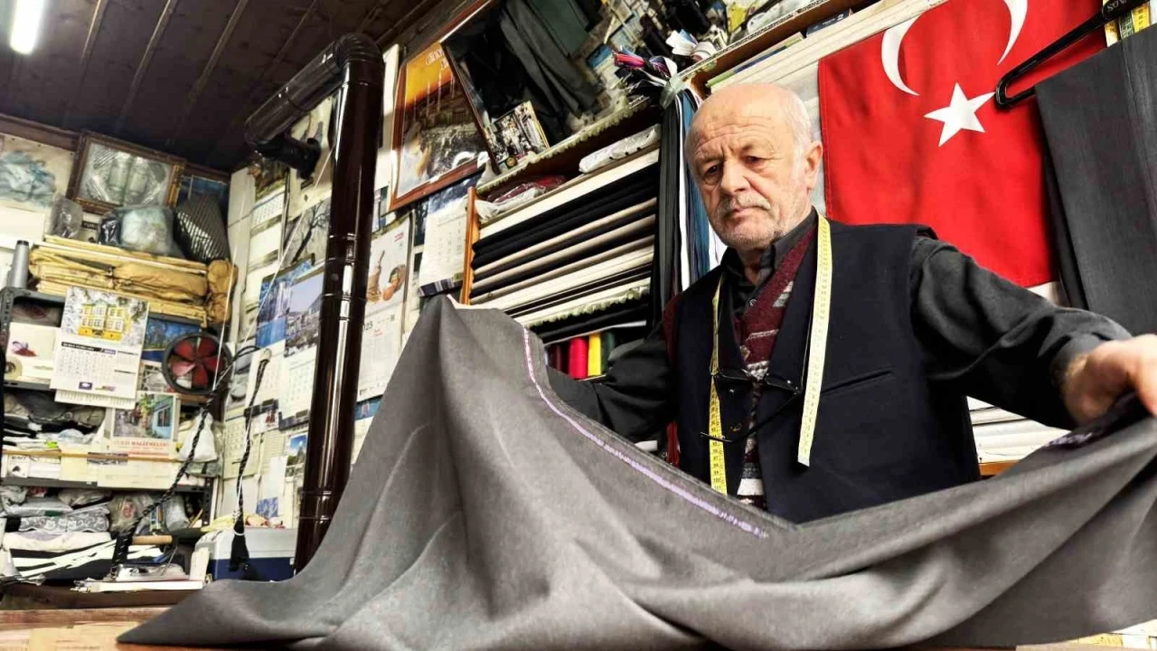 Mesleğinde yarım asrı geride bırakan terzi tarihi kentte zamana direniyor
