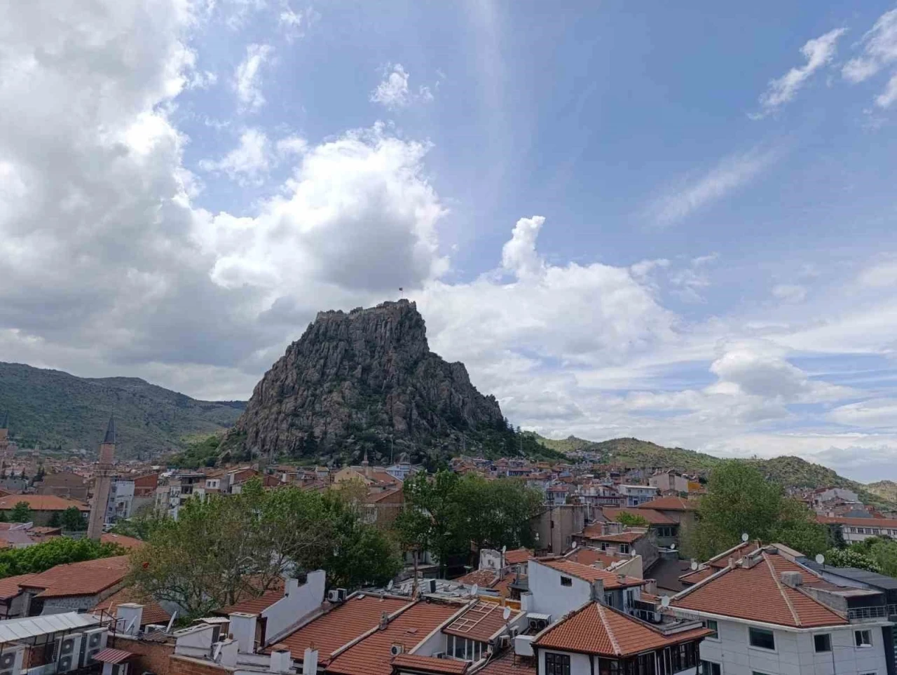 Meteoroloji’den Afyonkarahisar için kuvvetli sağanak ve fırtına uyarısı
