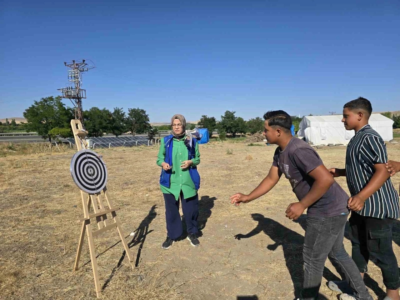 Mevsimlik tarım işçisi çocuklar sinema ve oyun etkinliği ile keyifli zaman geçirdi
