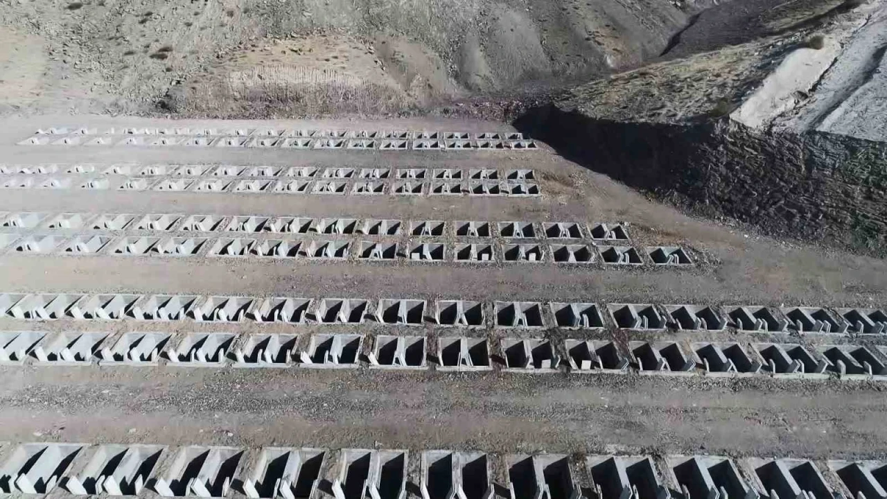 Mezarlar artık bir tık uzakta: İsteyen fotoğrafını g&ouml;recek, isteyen dua okutacak
