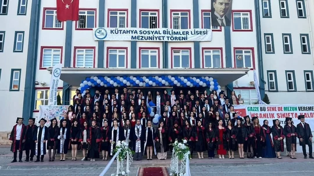 Mezun öğrencilerden Gazze için anlamlı mesaj
