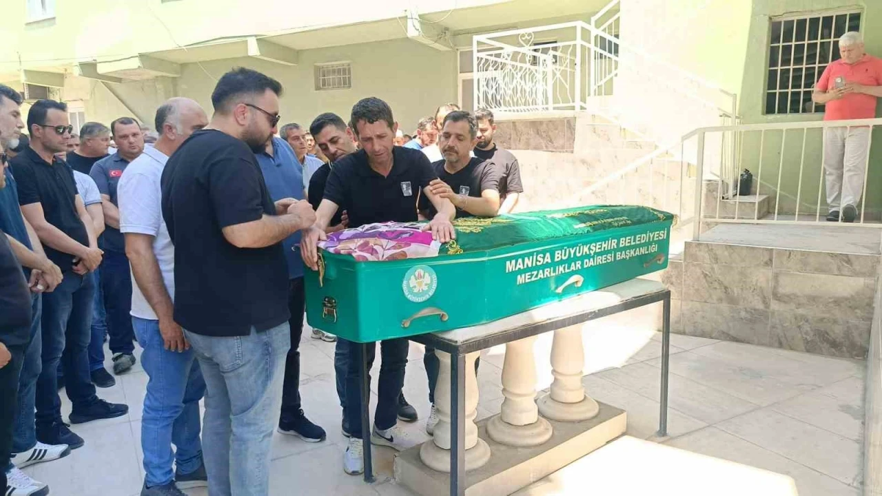 Mezuniyete giderken otob&uuml;s kazasında &ouml;len Zehra g&ouml;zyaşlarıyla uğurlandı
