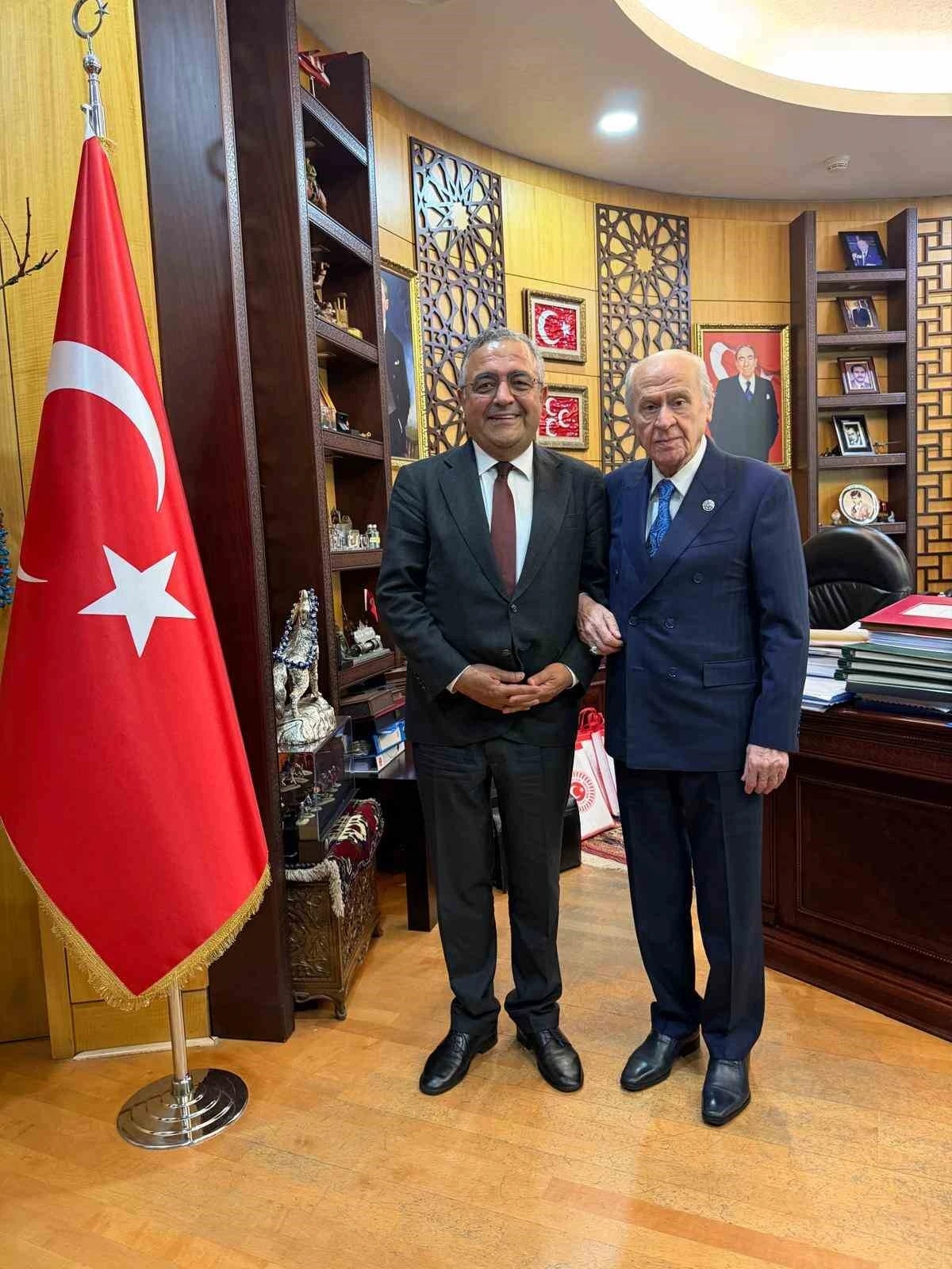MHP Lideri Bah&ccedil;eli, Diyarbakır Milletvekili Tanrıkulu ile bir araya geldi
