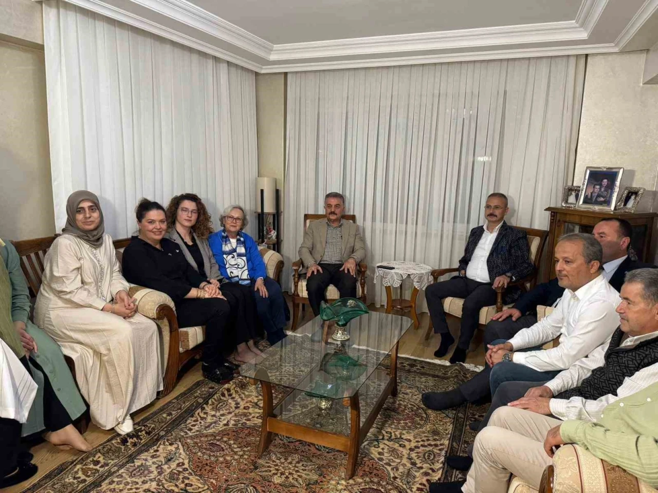 MHP, &quot;Terörsüz Türkiye&quot; hedefiyle kapı kapı vatandaşla buluşuyor
