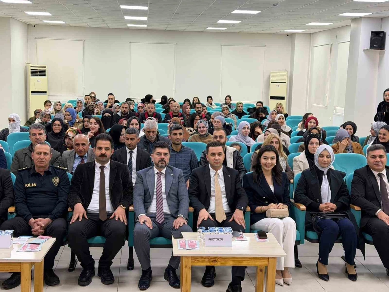 Midyat’ta &quot;koruyucu aile hizmet modeli&quot; bilgilendirme toplantısı düzenlendi
