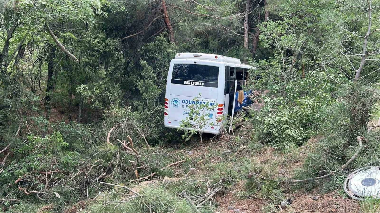 Mihalgazi-  Eskişehir yolunda midibüs şarampole uçtu: 28 yaralı
