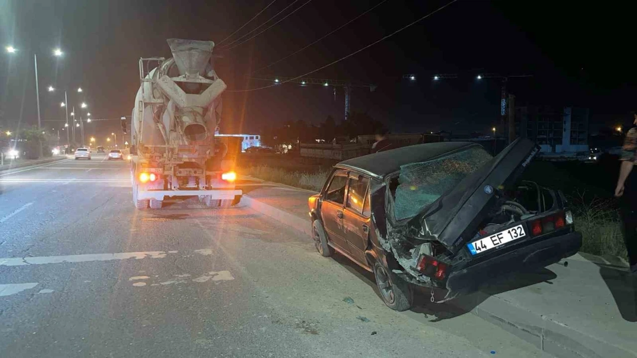 Mikser otomobile çarptı, 1 yaralı