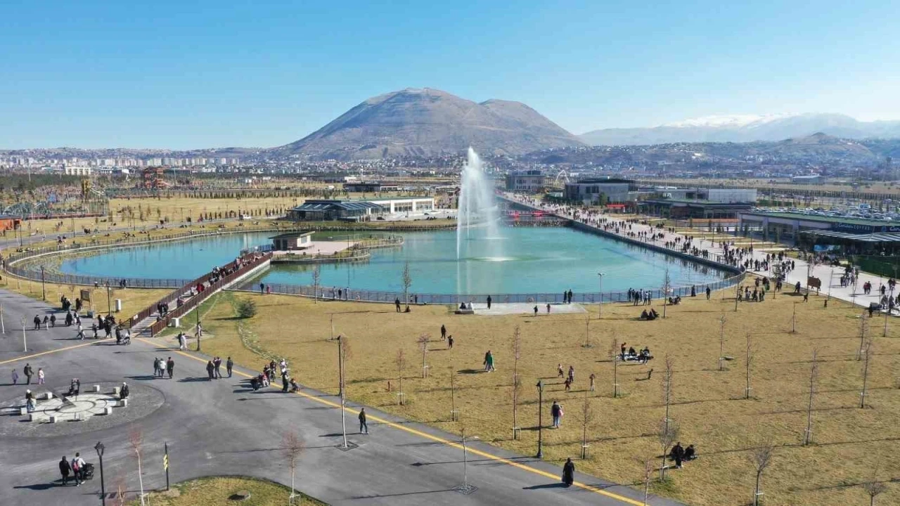 Millet Bahçesi’nin kütüphanesini valilik onaracak
