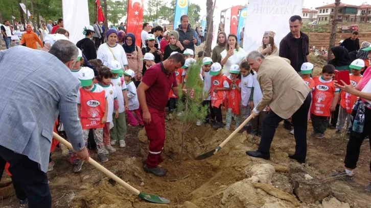 ‘Milli Ağaçlandırma Günü’nde Manavgat yangın bölgesinde ağaç dikimi yapıldı