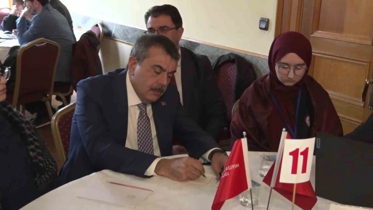 Milli Eğitim Bakanı Tekin, Öğrenci Çalıştayı’nda gençlerle buluştu
