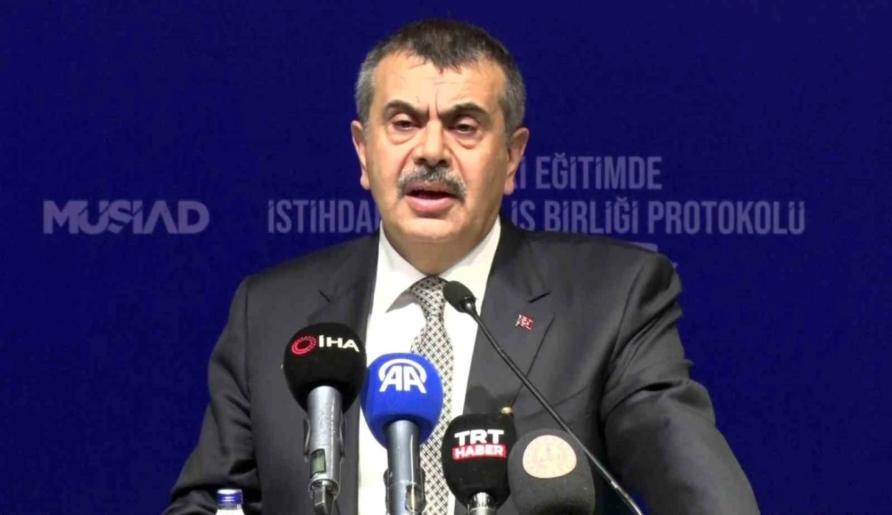 Milli Eğitim Bakanı Yusuf Tekin: "İş sağlığı ve g&uuml;venliği bizim kırmızı &ccedil;izgimizdir""
