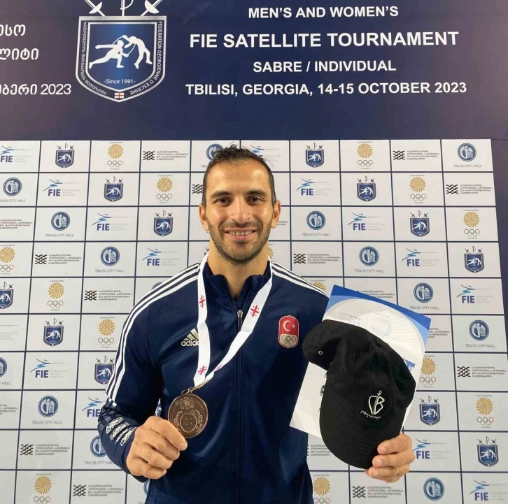 Milli eskrimci Enver Yıldırım, Tiflis&rsquo;te bronz madalya kazandı
