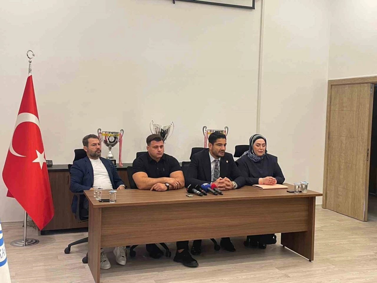 Milli güreşçi Rıza Kayaalp minderlere geri dönüyor
