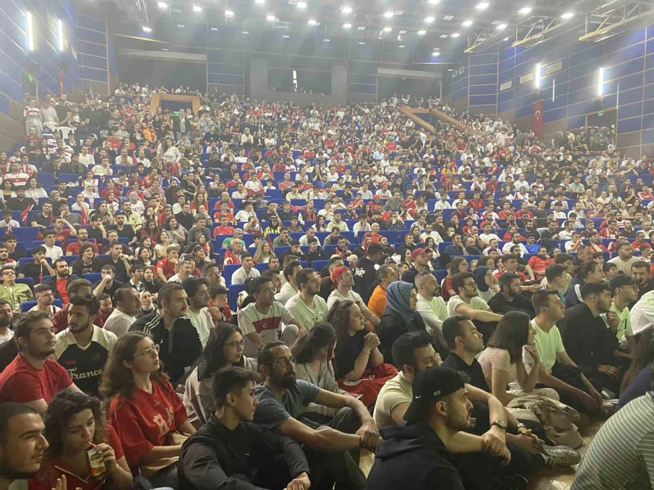 Milli ma&ccedil; heyecanı Ankara&rsquo;da dev ekranda yaşandı
