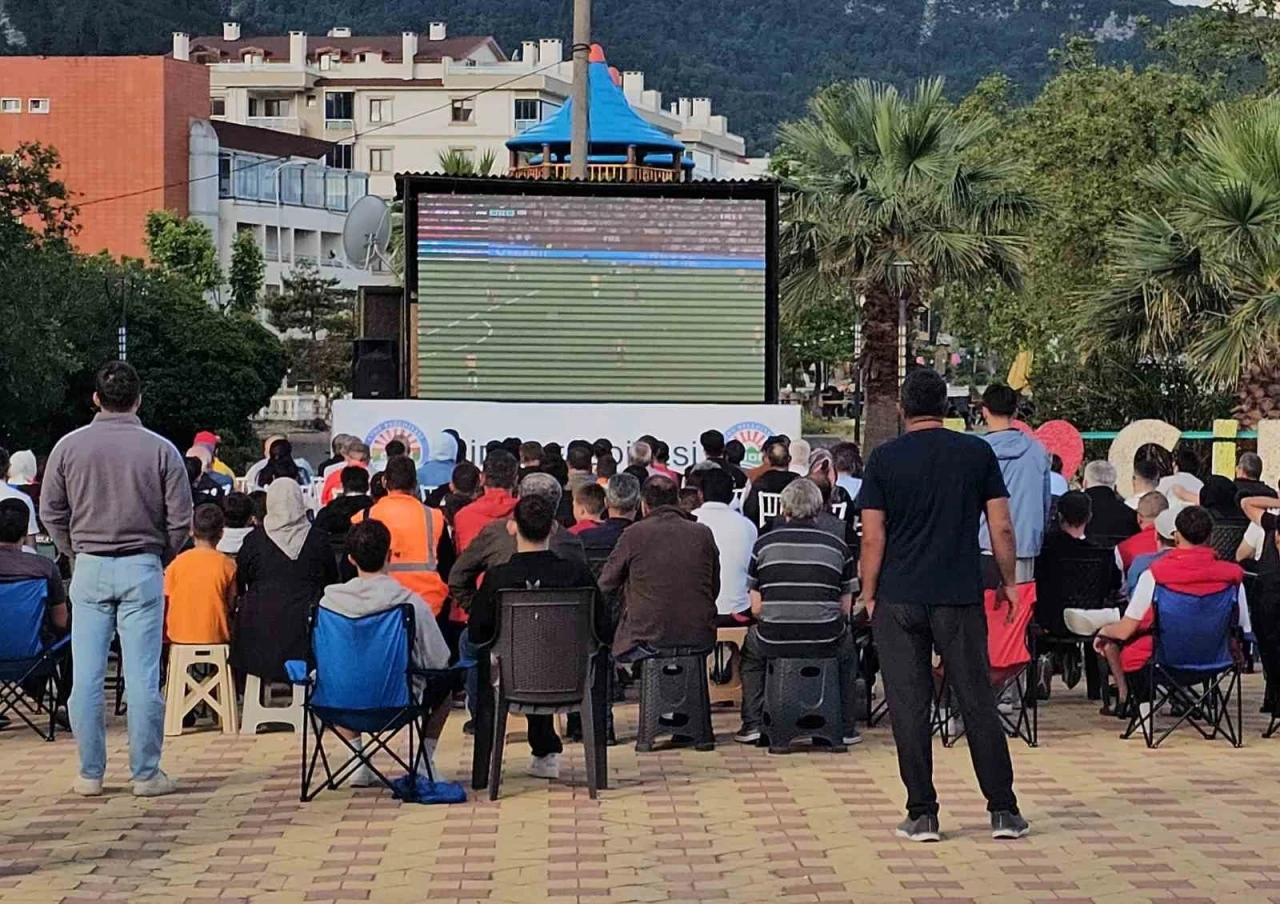 Milli ma&ccedil; heyecanı Kastamonu&rsquo;da dev ekranda yaşandı
