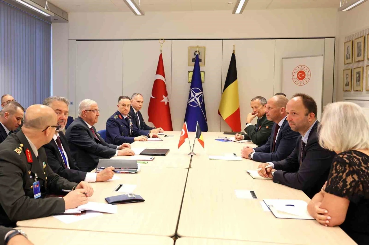 Milli Savunma Bakanı Güler Belçika Savunma Bakanı Francken ile görüştü
