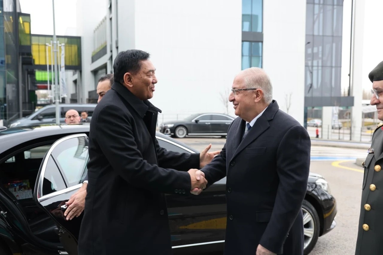 Milli Savunma Bakanı G&uuml;ler ve Endonezyalı mevkidaşı Sjamsoeddin ile ASELSAN&rsquo;a ziyaret
