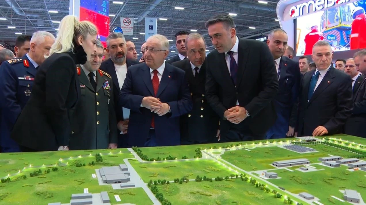 Milli Savunma Bakanı Yaşar G&uuml;ler, SAHA EXPO&rsquo;da sergilenen teknolojileri inceledi
