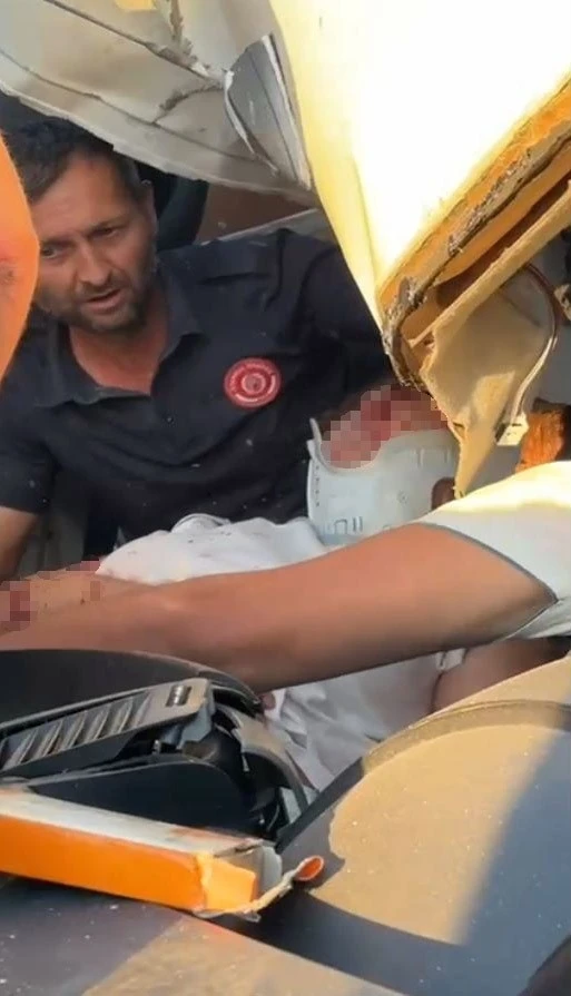 Minibüs park halindeki tıra çarptı: 1 yaralı
