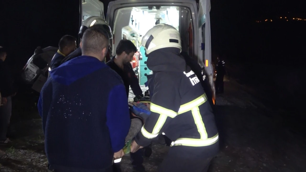 Minibüs şarampole yuvarlandı: 1 ölü, 4 yaralı
