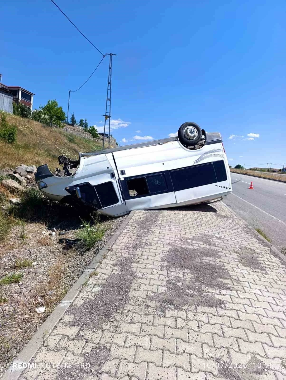 Minib&uuml;s takla attı: 1 yaralı
