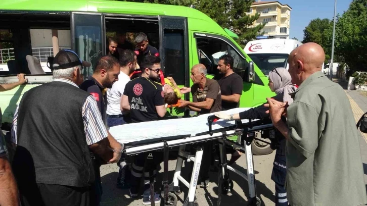 Minibüslerin çarpıştığı kazada can pazarı
