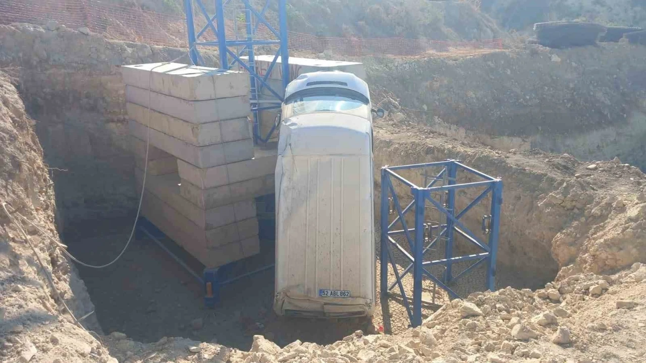 Minibüsün devrildiği kazada 4 kişi yaralandı
