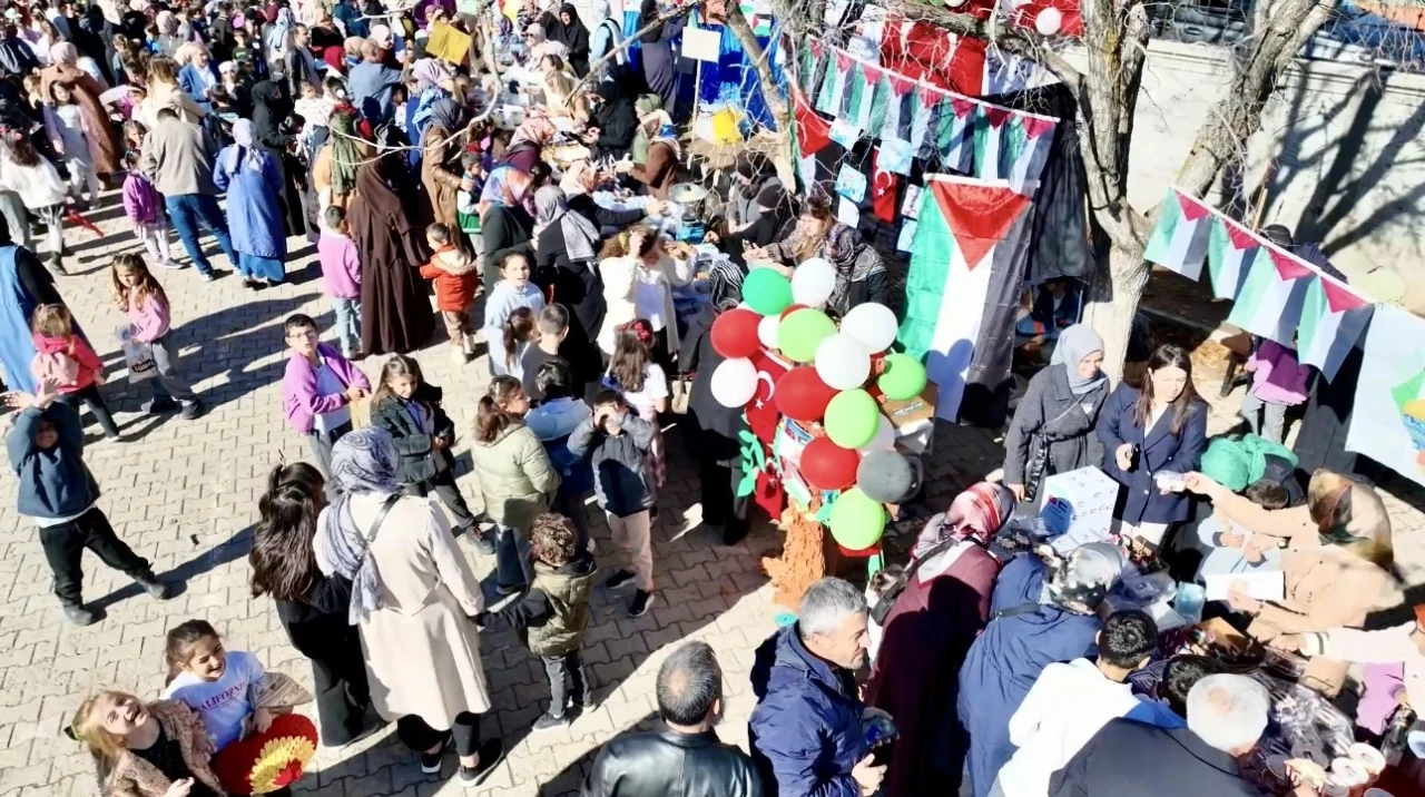 Minik eller Gazze için bir araya geldi, 3 milyon TL yardım toplandı