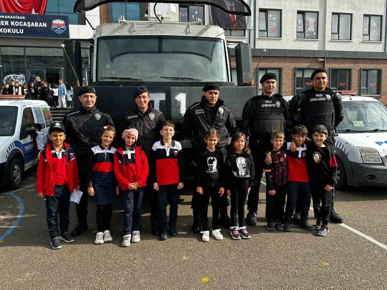 Minik kızın başkanlık vaadi protokol üyelerini harekete geçirdi
