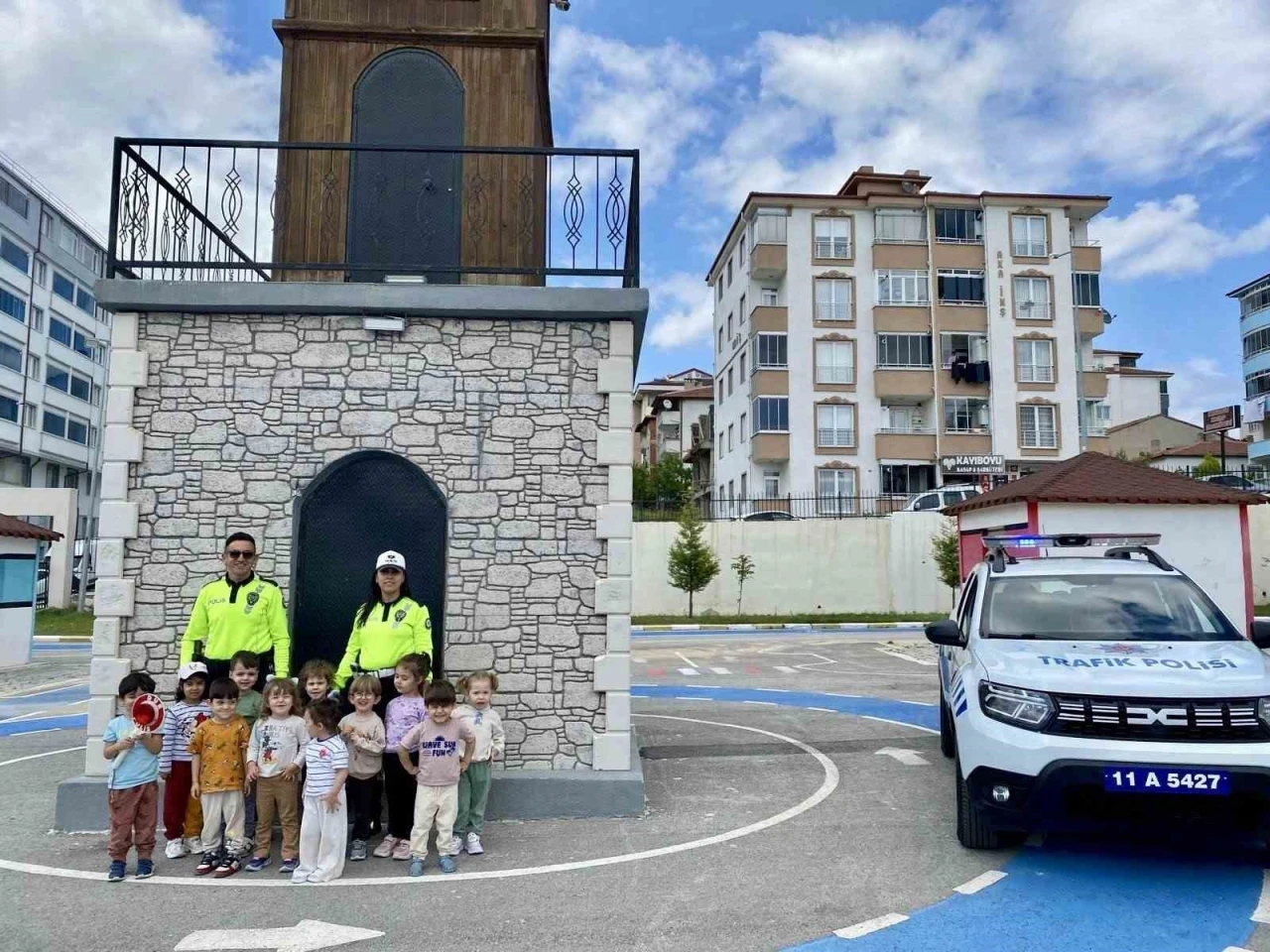 Minik öğrenciler polislik mesleğini yakından tanıdı
