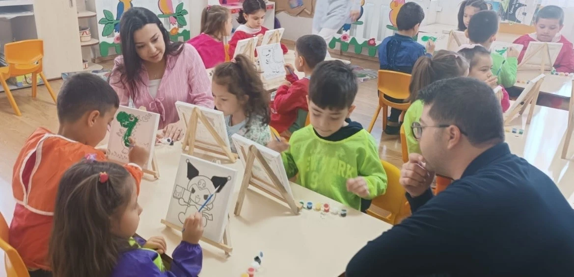 Minik ressamlar hayallerini tuvale yansıttı
