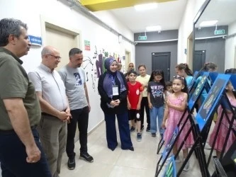 Minik ressamların b&uuml;y&uuml;k eserleri g&ouml;z doldurdu
