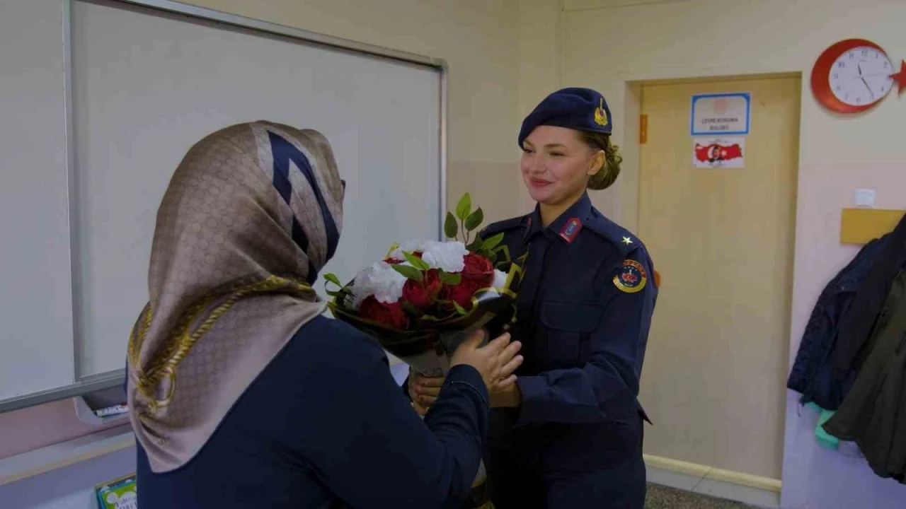 Minik Sırma büyüdü teğmen oldu: Bayburt jandarmadan duygulandıran ’Öğretmenler Günü’ mesajı
