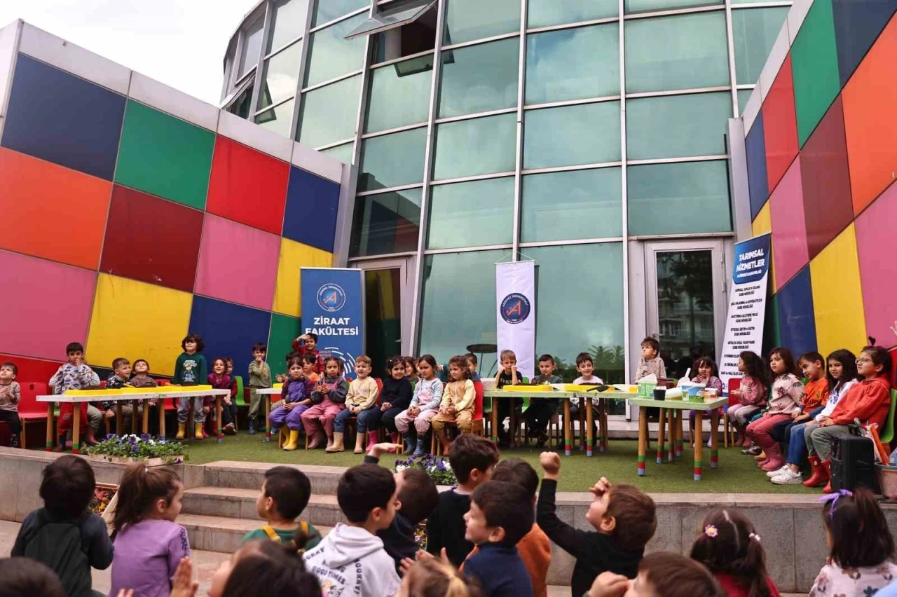 Minikler &quot;Bir Saksı Bir Umut&quot; projesiyle toprakla buluştu
