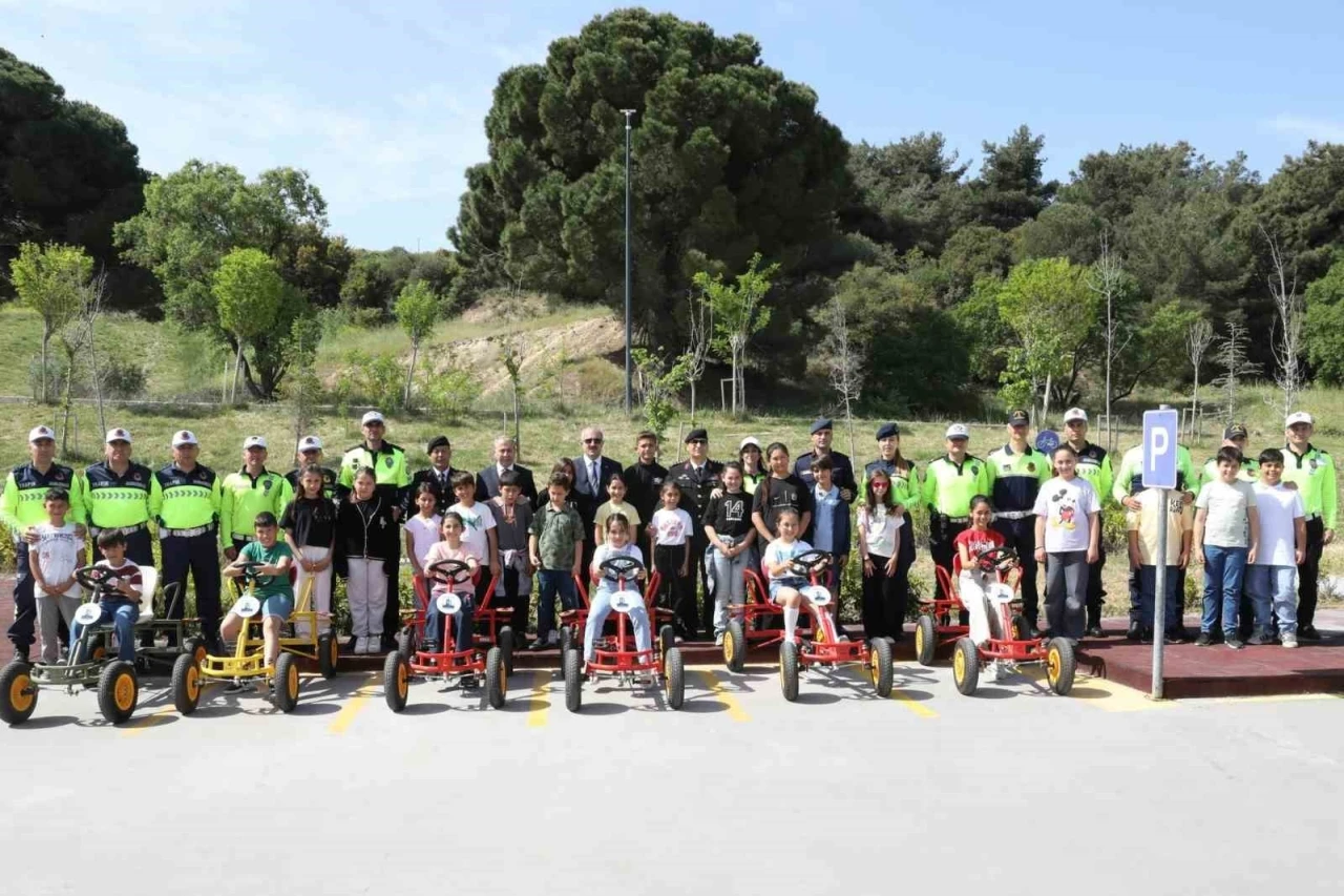 Minikler, trafik kurallarını uzmanlarından öğrendi
