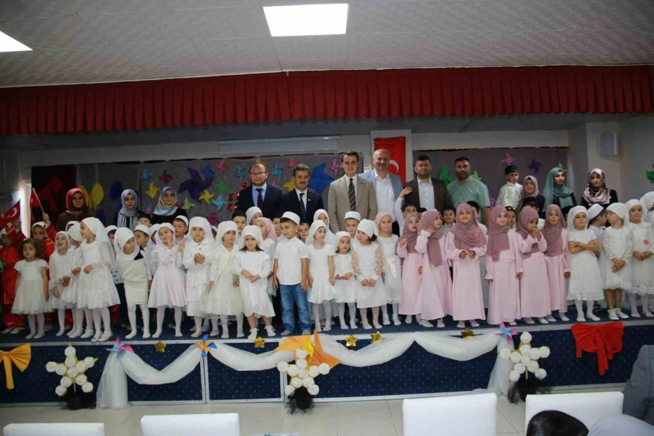Miniklerin gösterisi büyük alkış aldı
