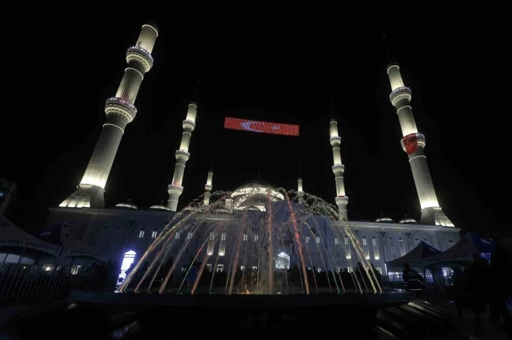 Mira&ccedil; Kandili t&uuml;m yurtta dualarla idrak edildi
